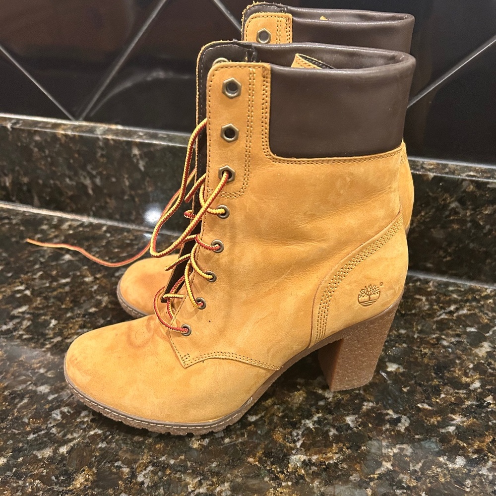 Women's Timberland  boots size 8.5